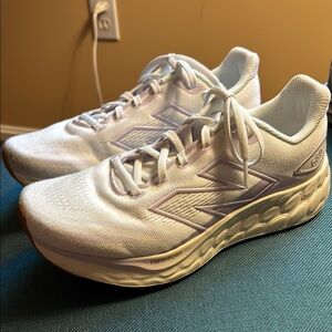 Pre-owned New Balance 680 V8 in very good condition. Size 9.5 WIDE